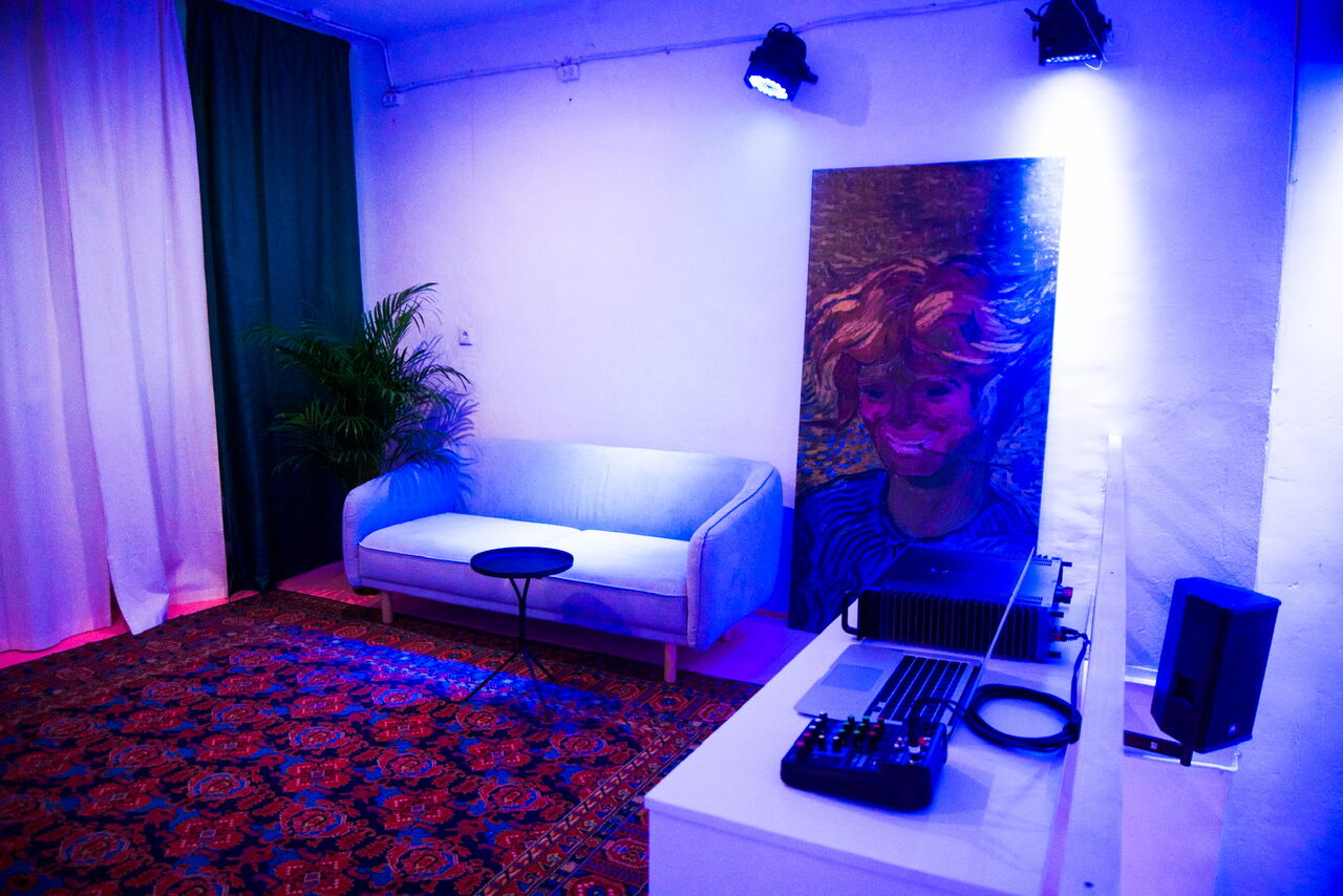 Арендовать Hall 14. Атмосферный лофт с верандой