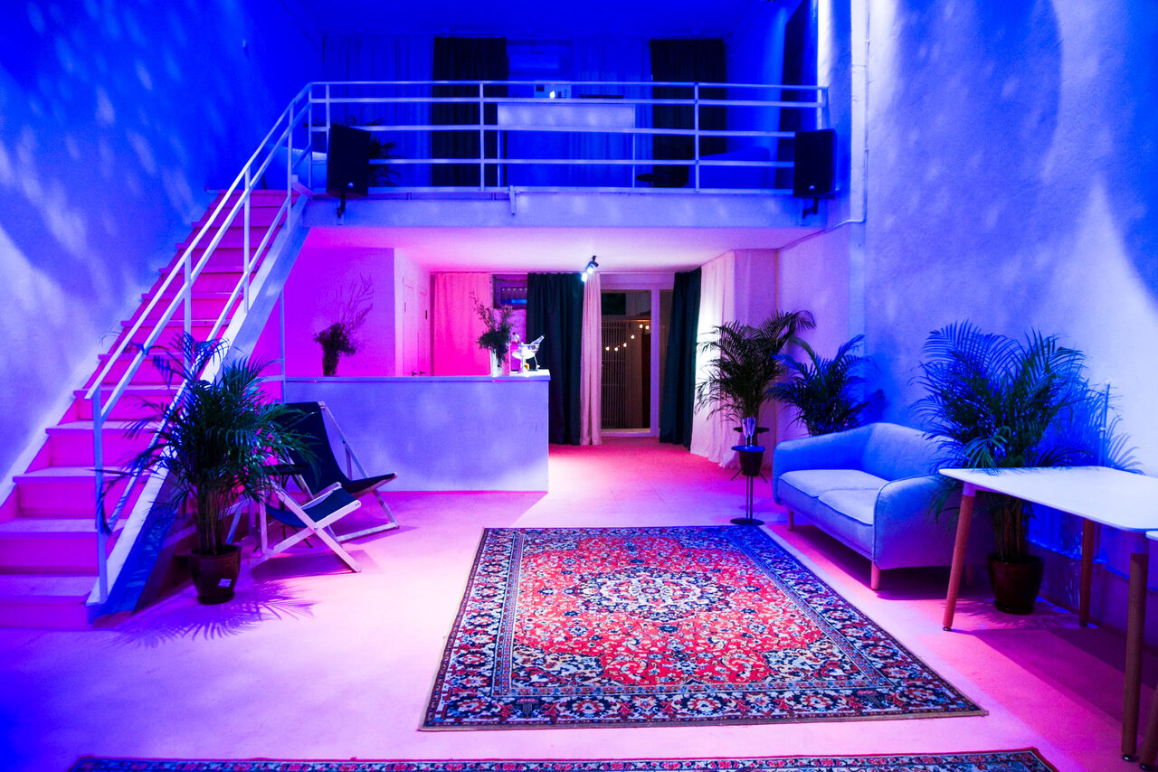 Арендовать Hall 14. Атмосферный лофт с верандой