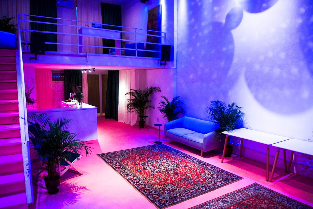 Арендовать Hall 14. Атмосферный лофт с верандой