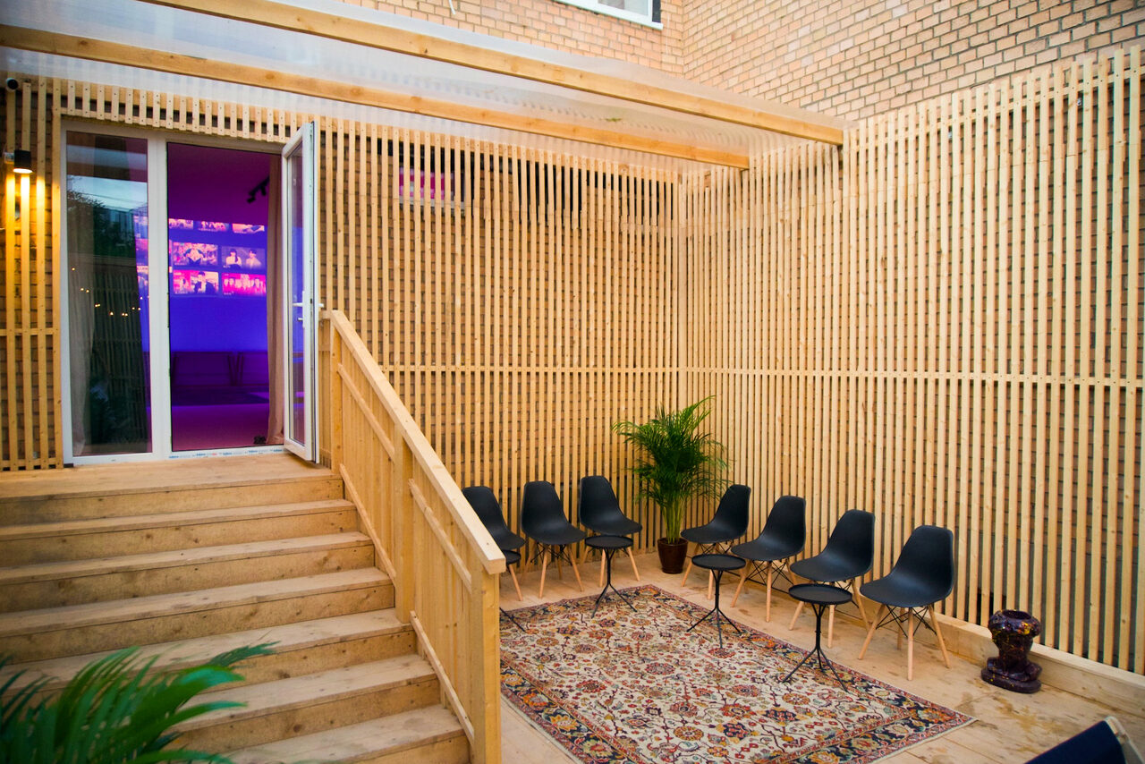 Арендовать Hall 14. Атмосферный лофт с верандой