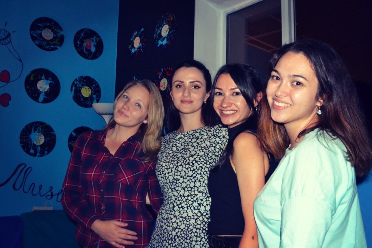 Арендовать Типичный Питер. Лофт-зал в стиле диско