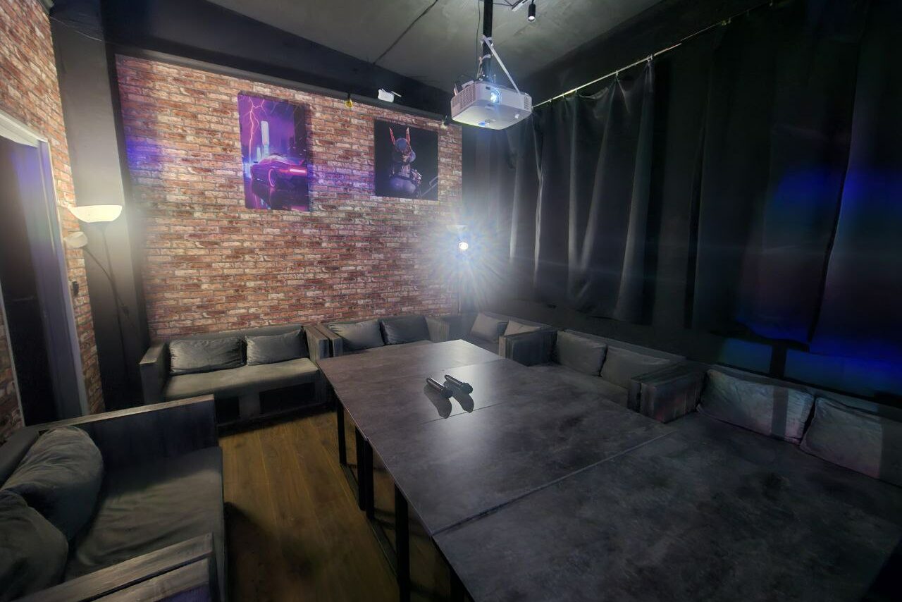 Арендовать Типичный Питер. Зал с играми