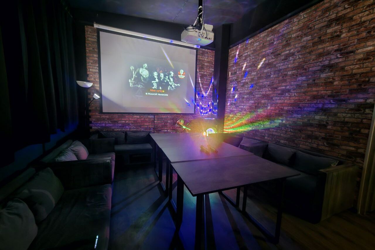 Арендовать Типичный Питер. Зал с играми