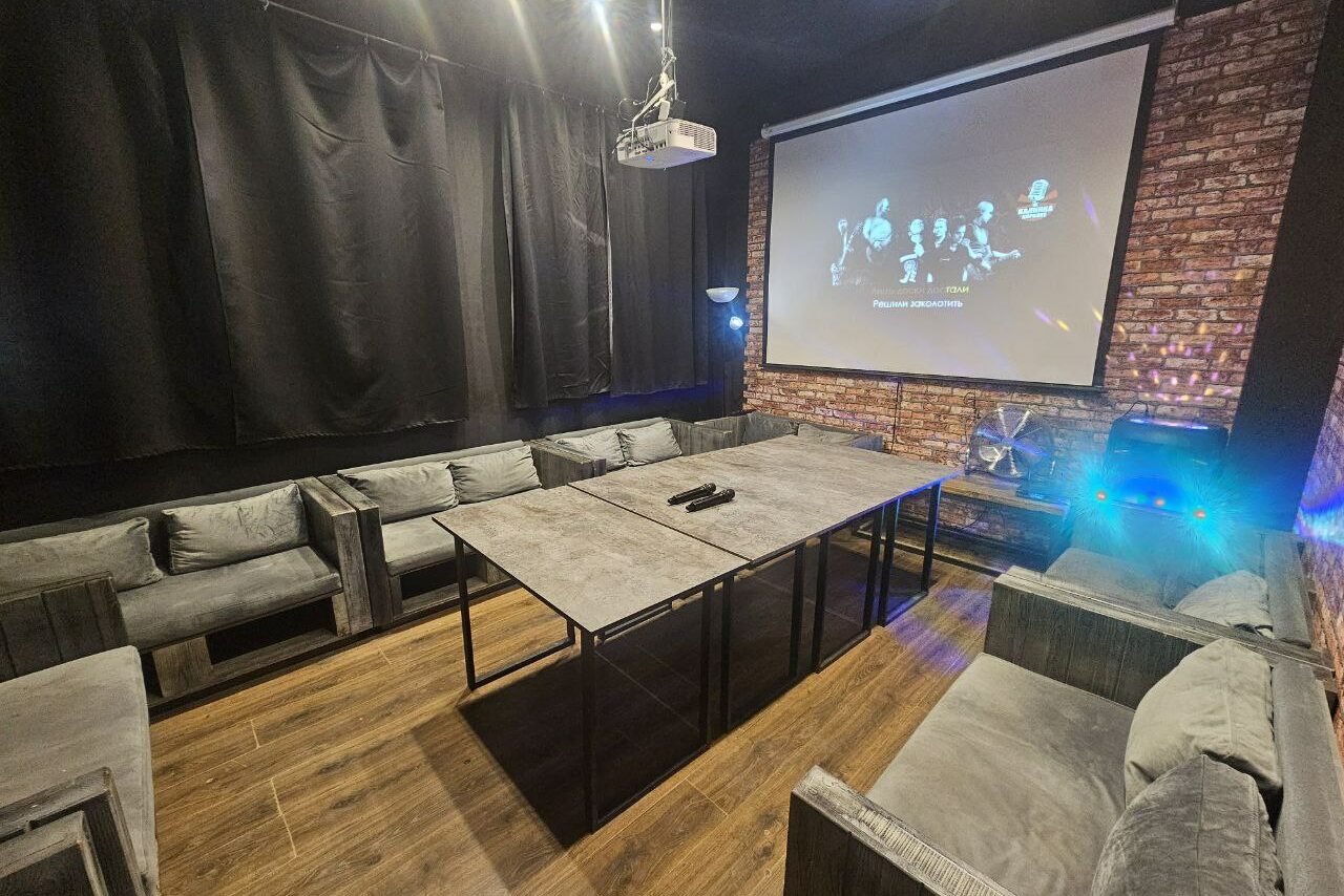 Арендовать Типичный Питер. Зал с играми