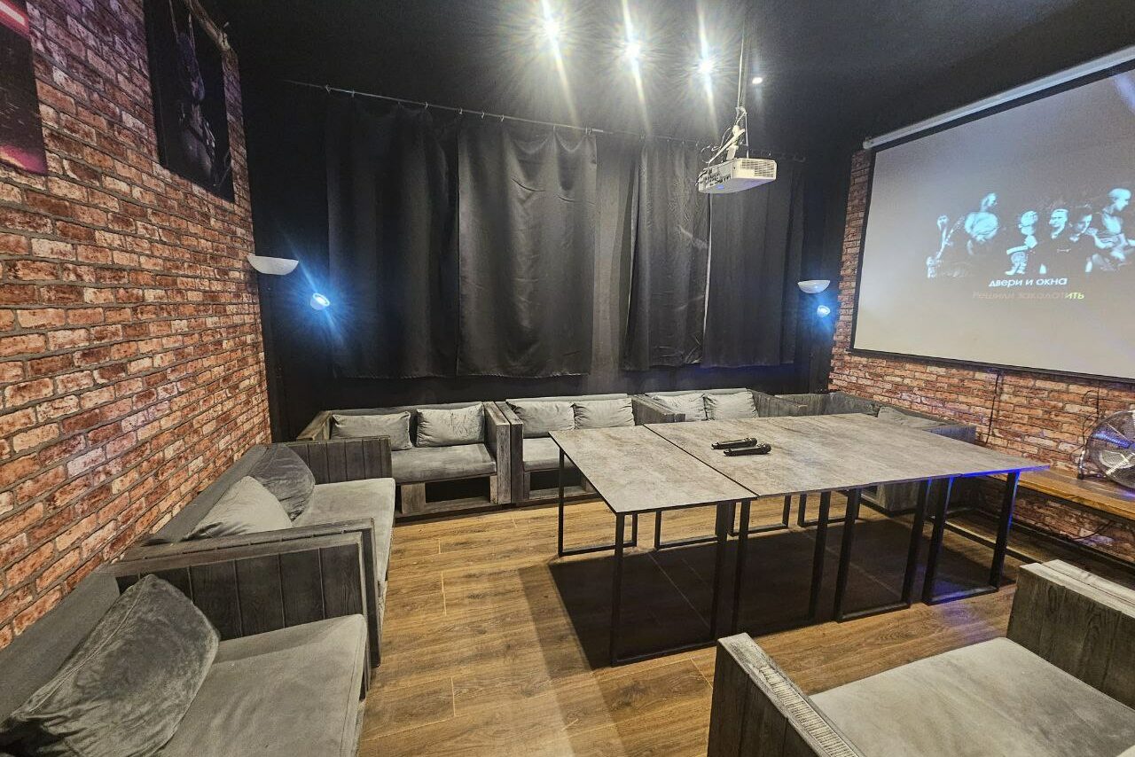 Арендовать Типичный Питер. Зал с играми
