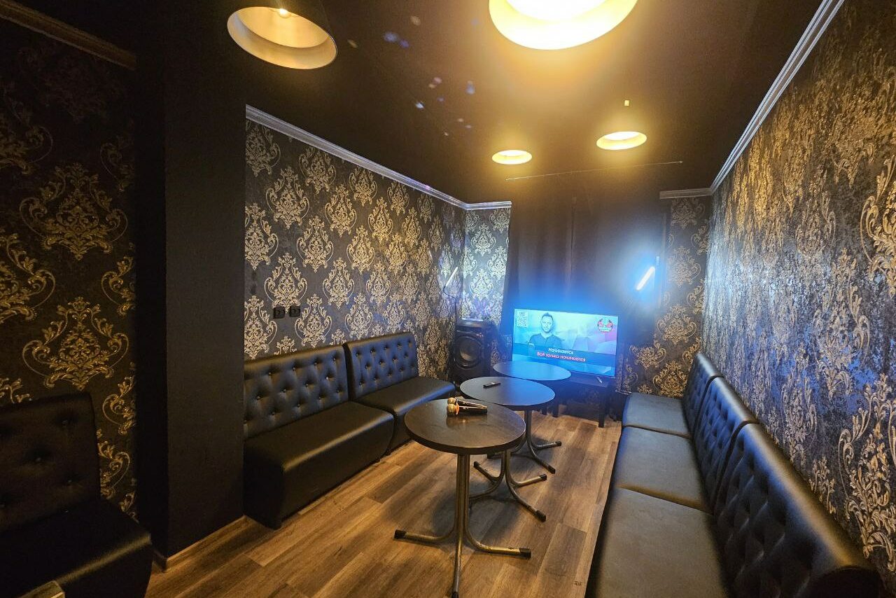 Арендовать Типичный Питер. ВИП лофт -зал