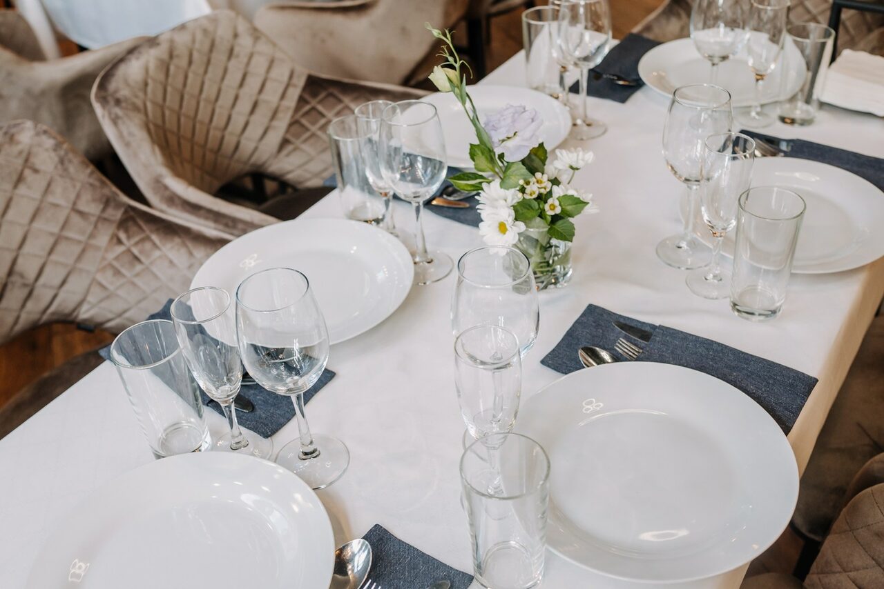 Арендовать Красочный зал при отеле