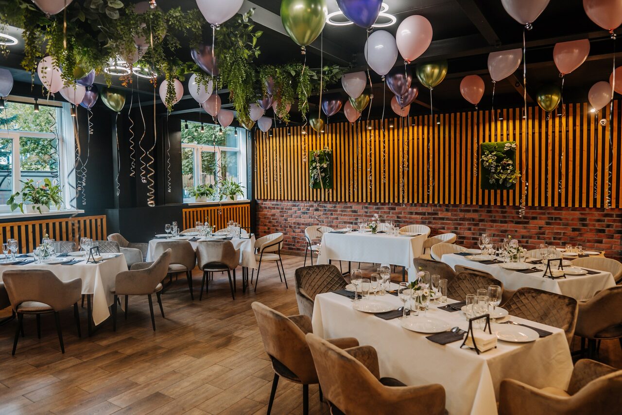 Арендовать Красочный зал при отеле