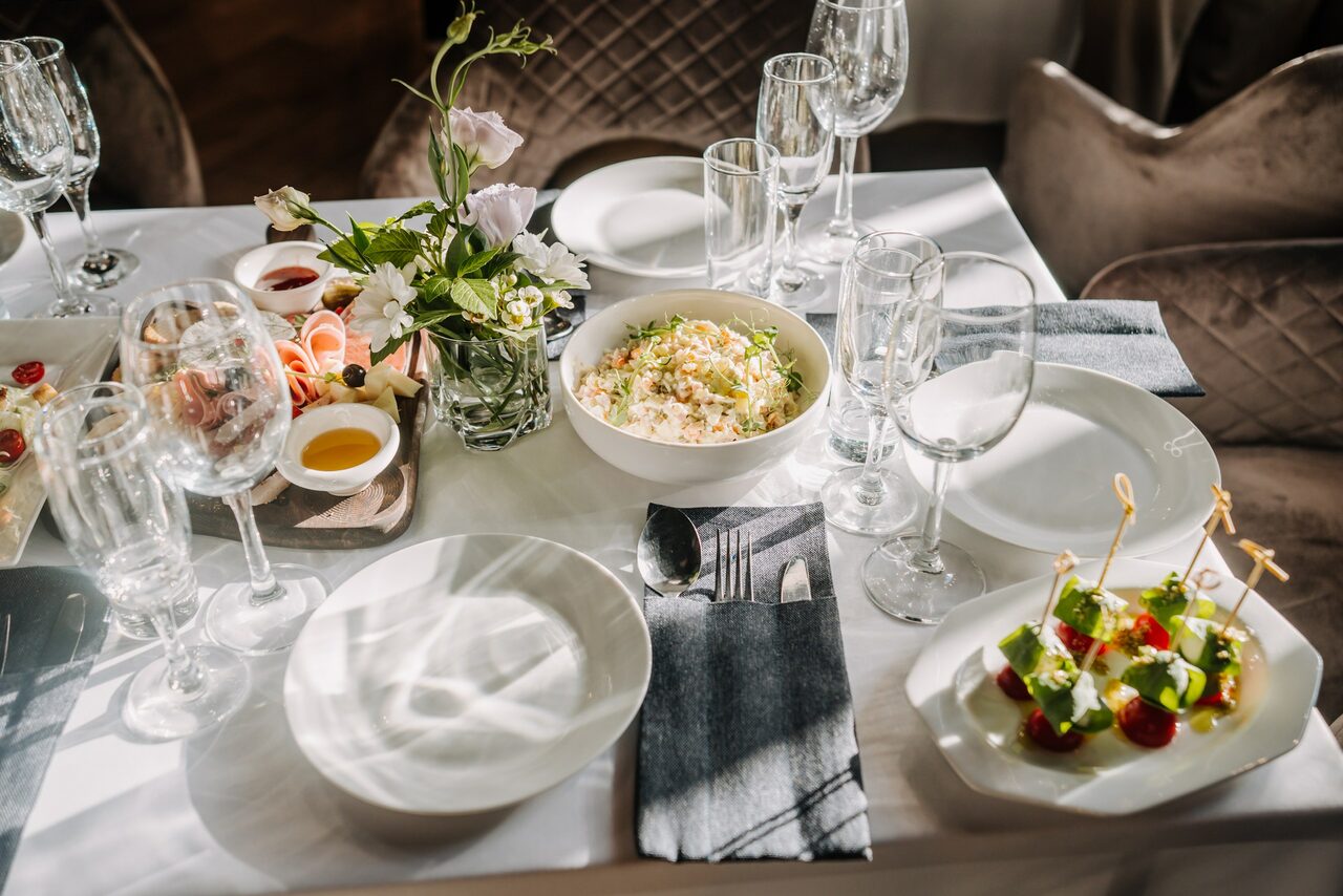 Арендовать Красочный зал при отеле