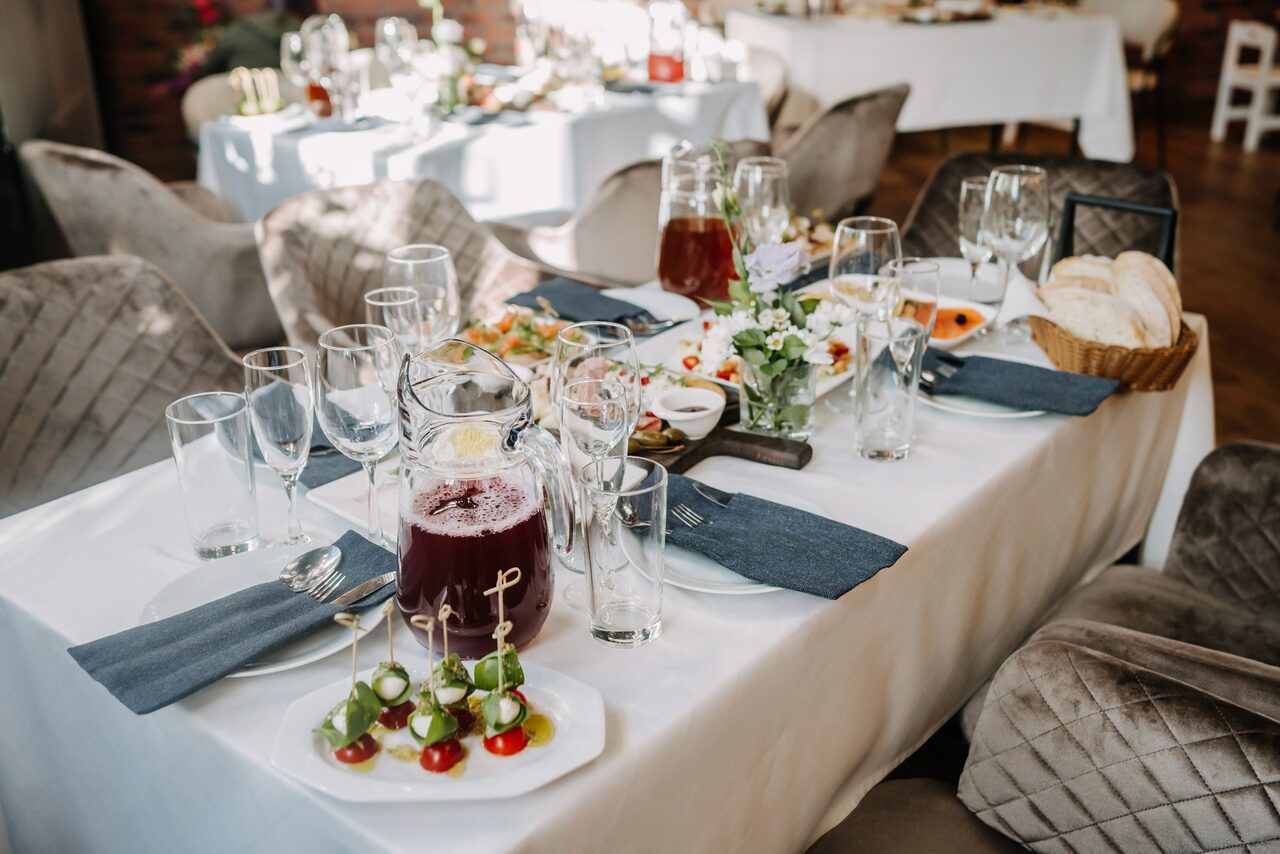 Арендовать Красочный зал при отеле