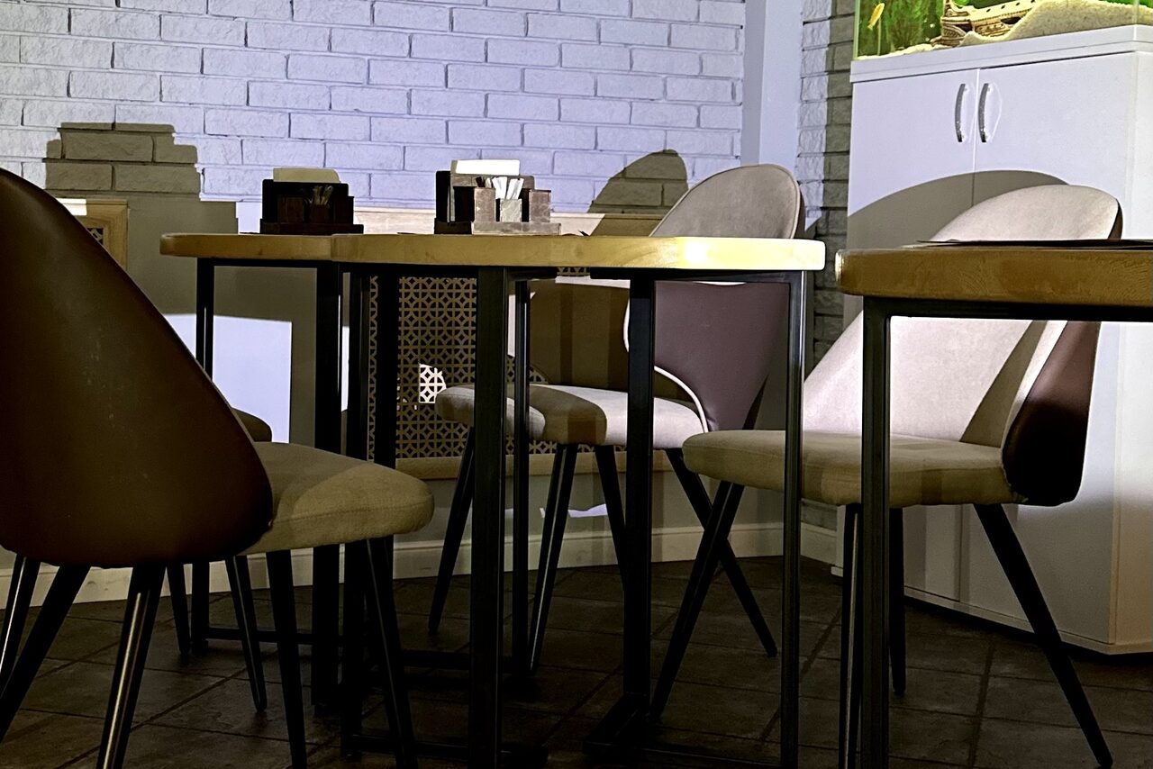 Арендовать ДеловРаке Светлый бар под закрытие