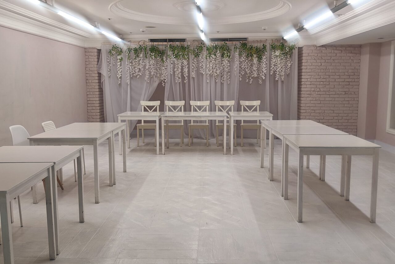 Арендовать Огромное пространство с фотозонами