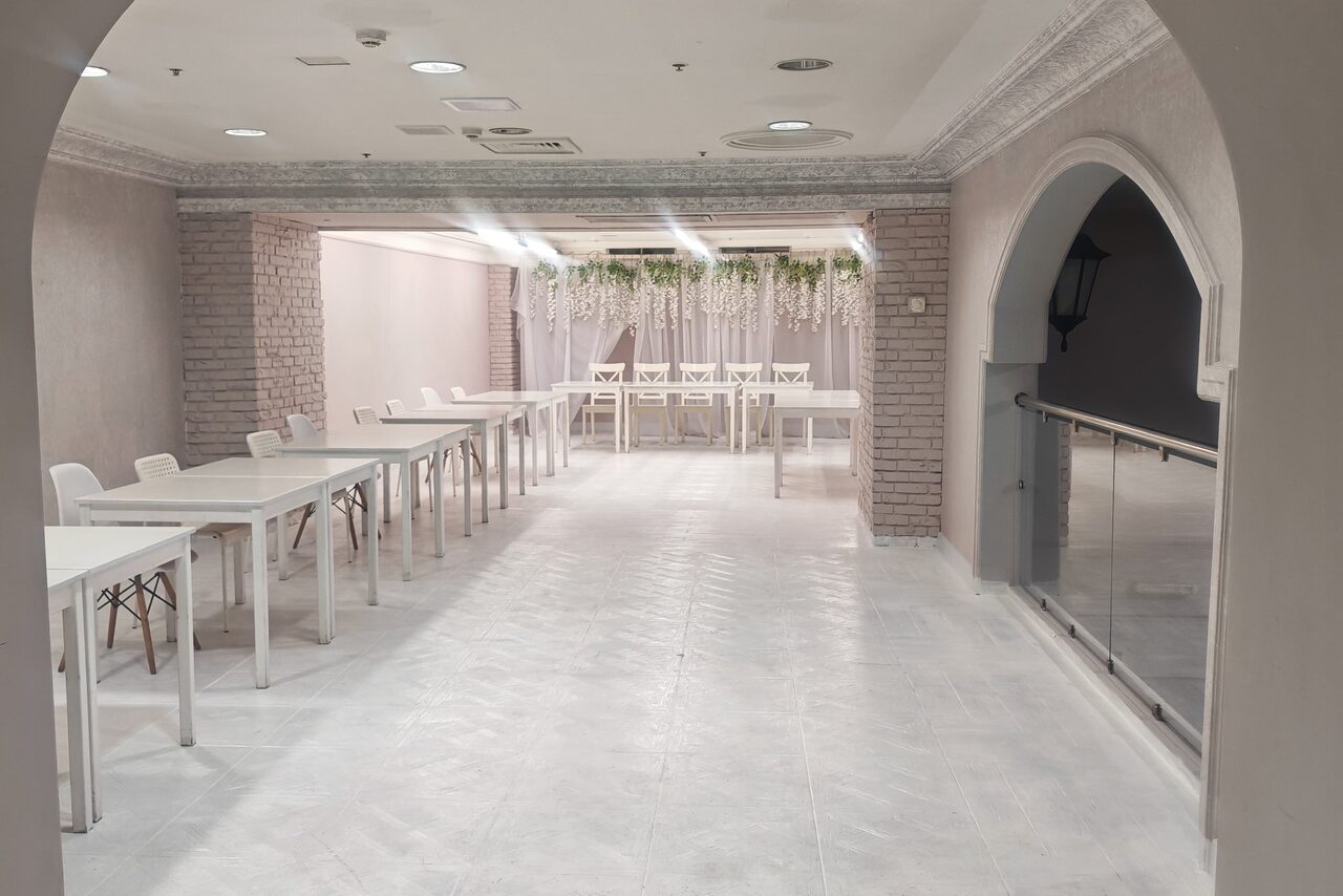 Арендовать Огромное пространство с фотозонами