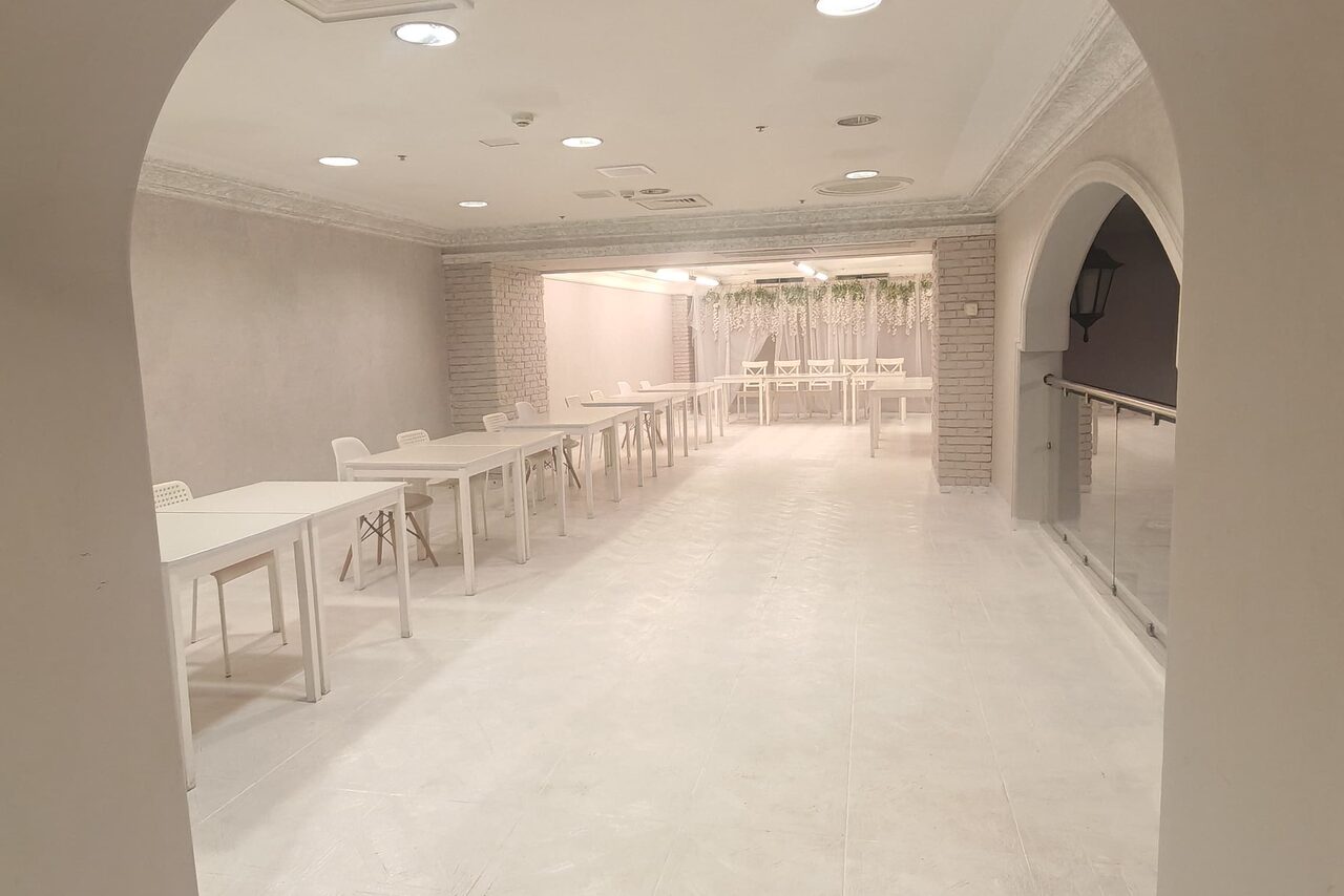 Арендовать Огромное пространство с фотозонами