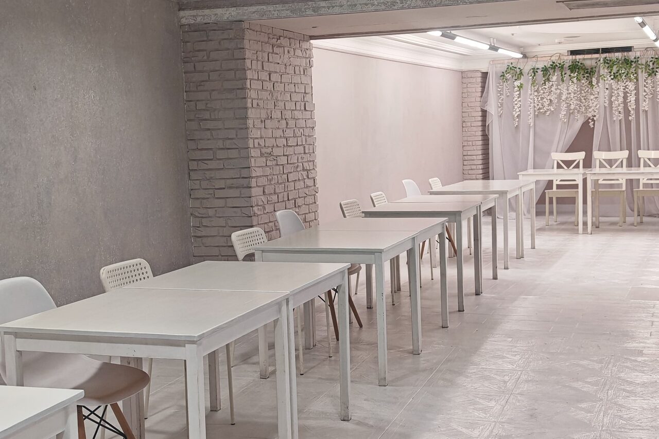 Арендовать Огромное пространство с фотозонами