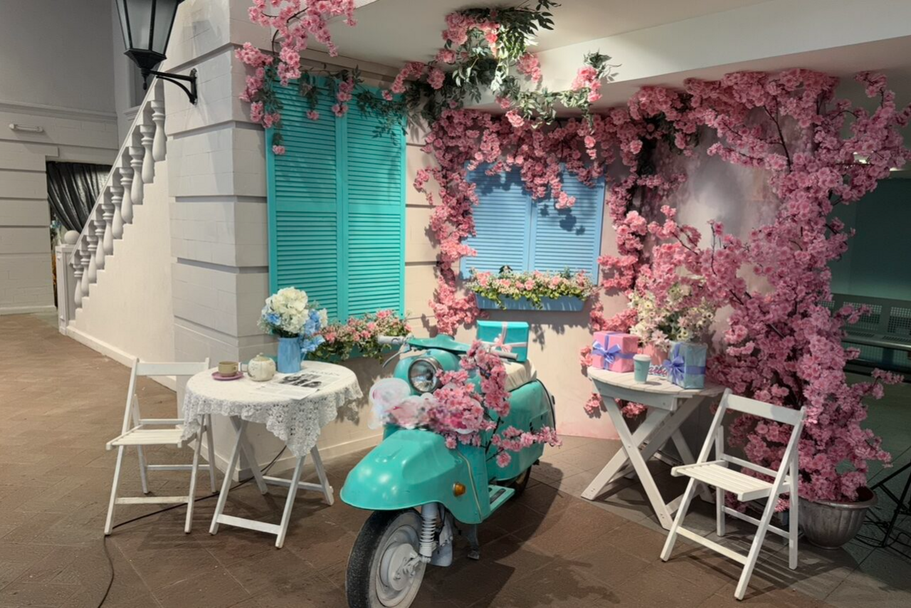 Арендовать Огромное пространство с фотозонами