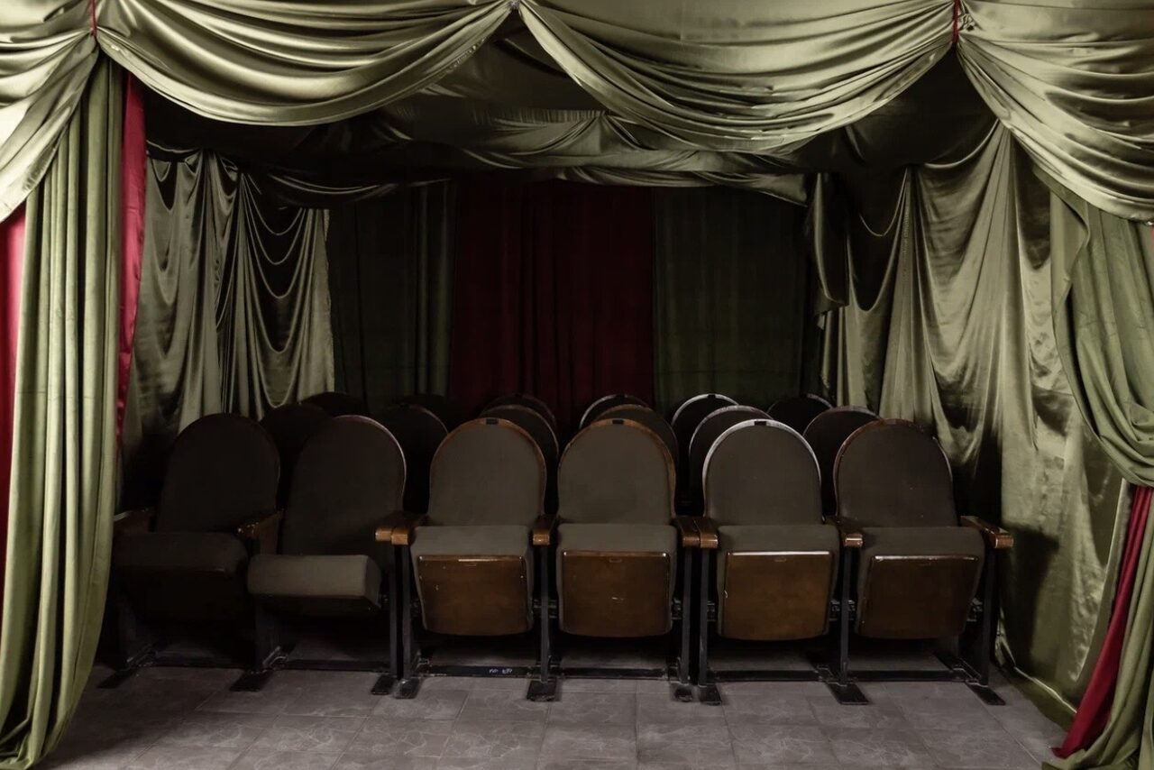 Арендовать Огромное пространство с фотозонами