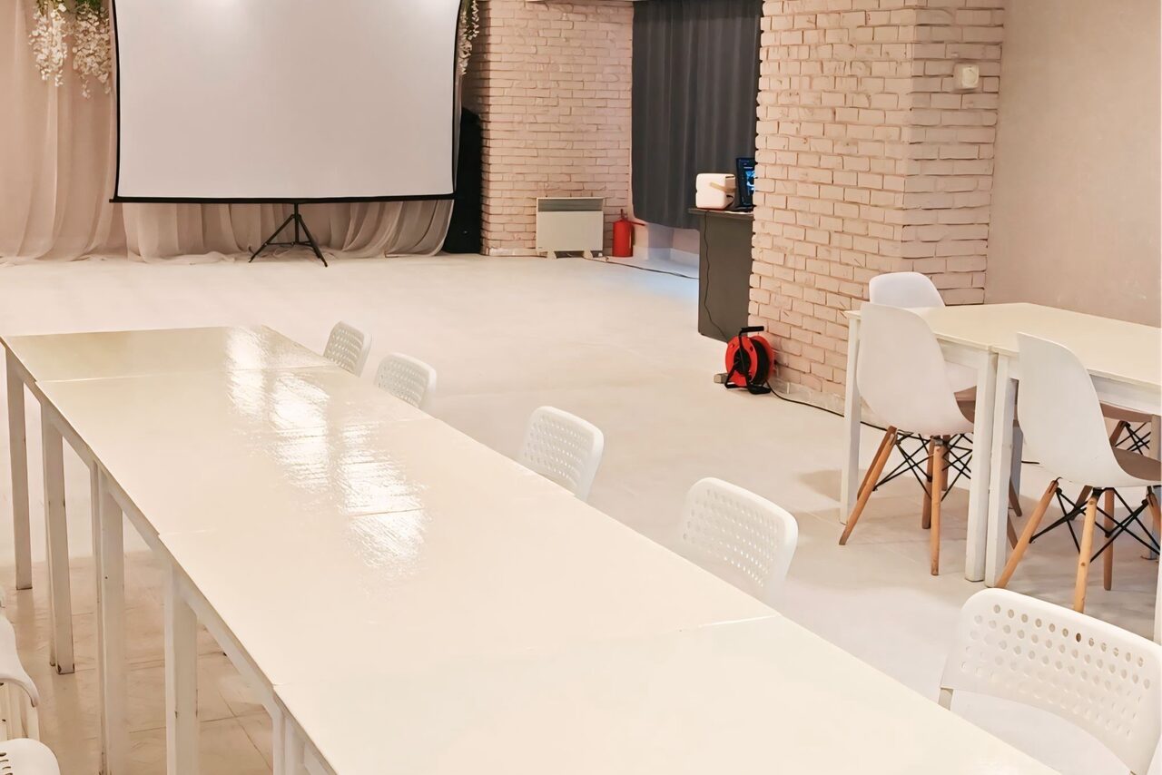 Арендовать Огромное пространство с фотозонами