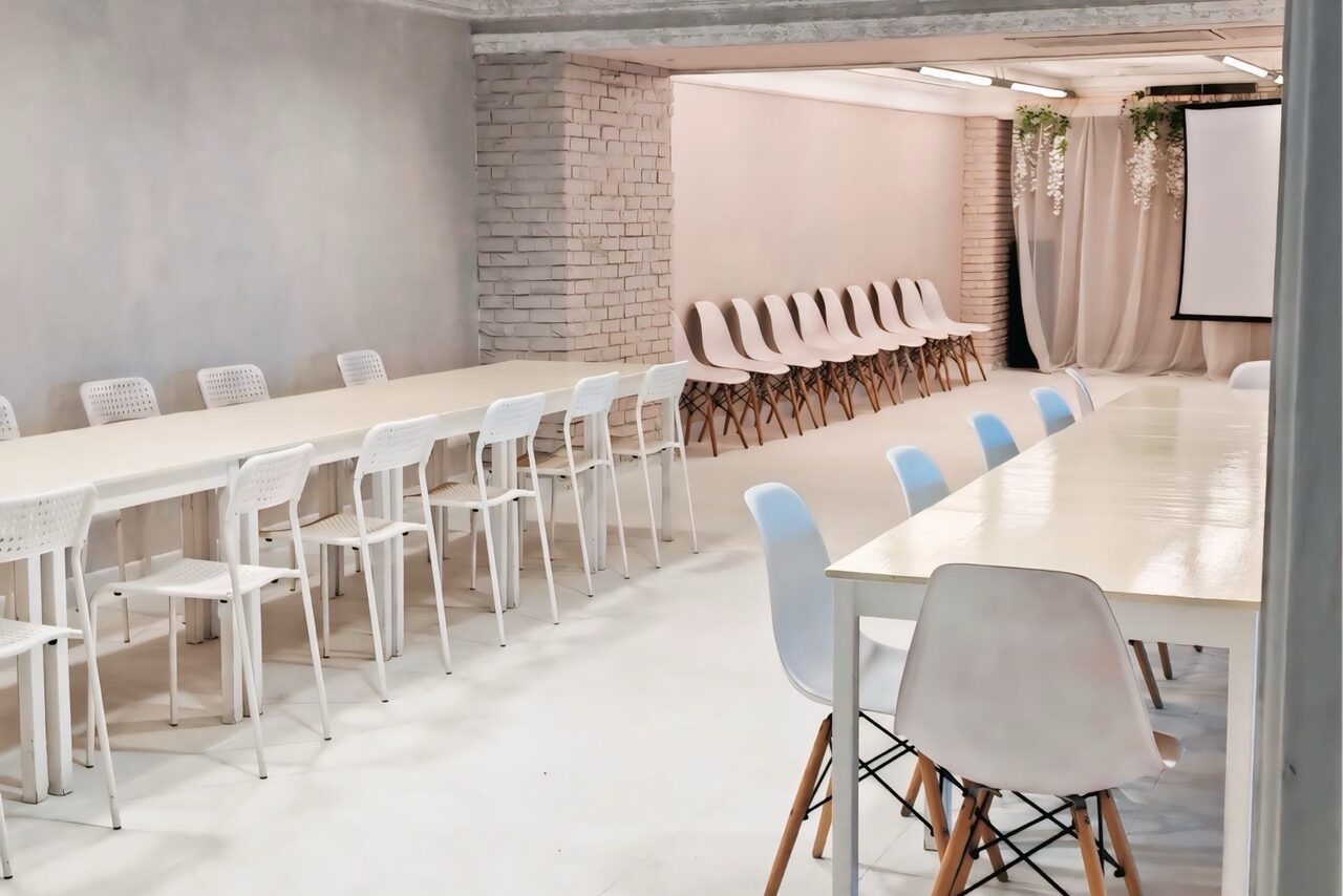 Арендовать Огромное пространство с фотозонами