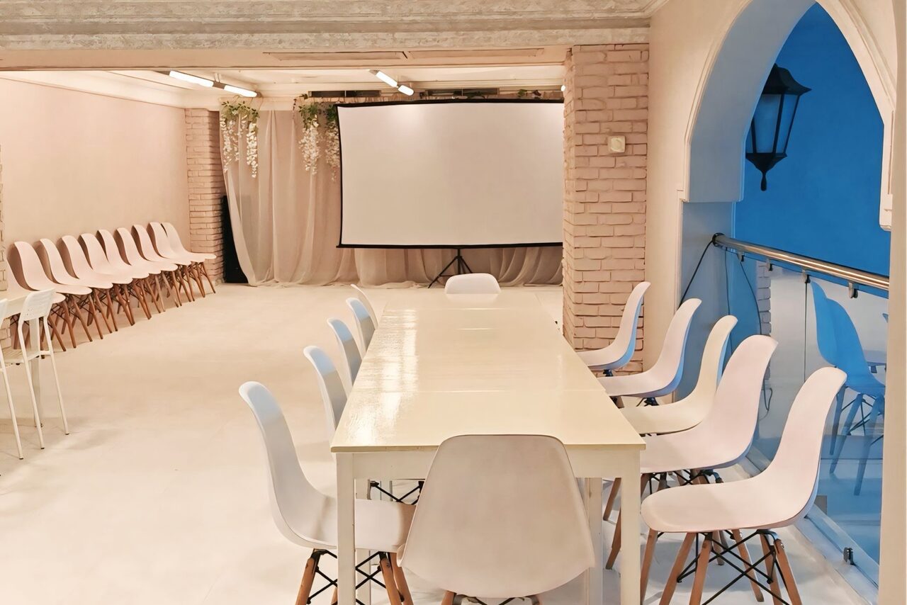 Арендовать Огромное пространство с фотозонами