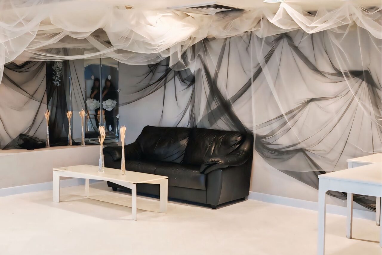 Арендовать Огромное пространство с фотозонами