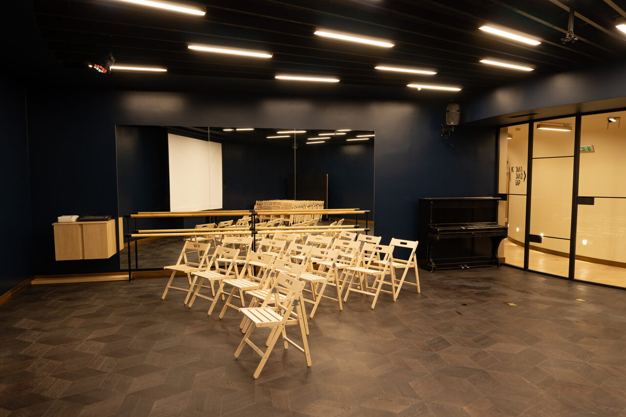 Арендовать Светлый современный зал