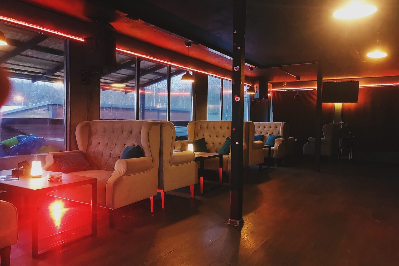 Арендовать Атмосферное пространство с верандой и мангалом в Отрадном