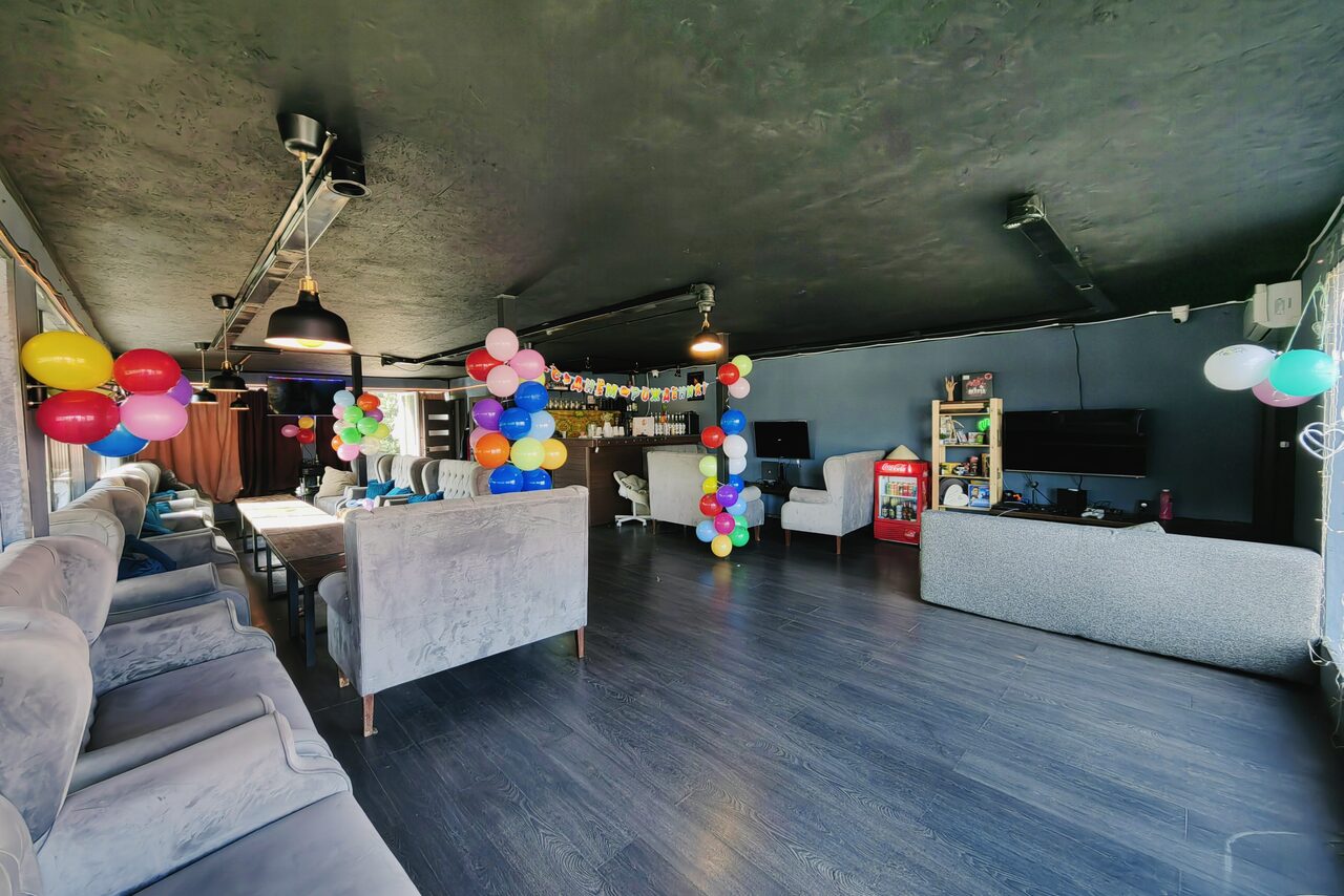 Арендовать Атмосферное пространство с верандой и мангалом в Отрадном