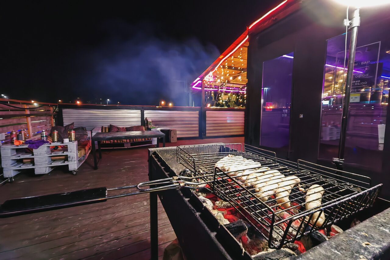 Арендовать Атмосферное пространство с верандой и мангалом в Отрадном