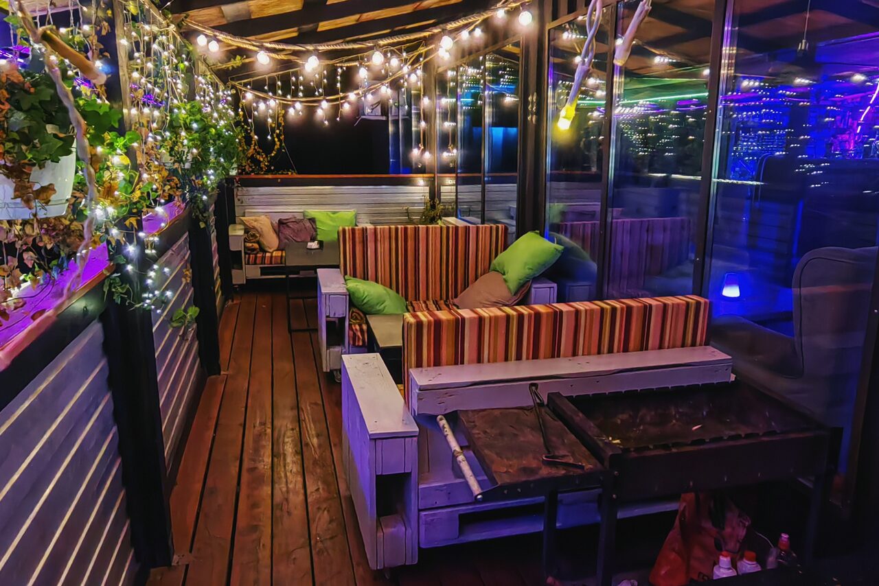 Арендовать Атмосферное пространство с верандой и мангалом в Отрадном