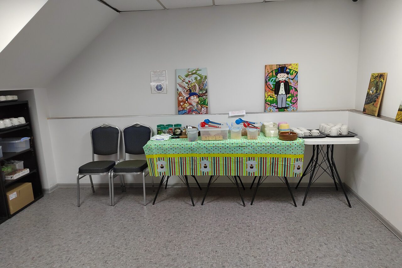 Арендовать Зал с тёмными стенами