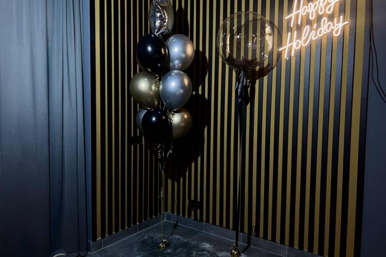 Арендовать Атмосферный зал с караоке