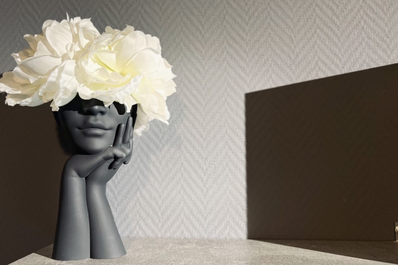 Арендовать Атмосферный зал с караоке