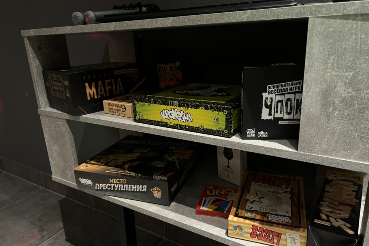 Арендовать Атмосферный зал с караоке