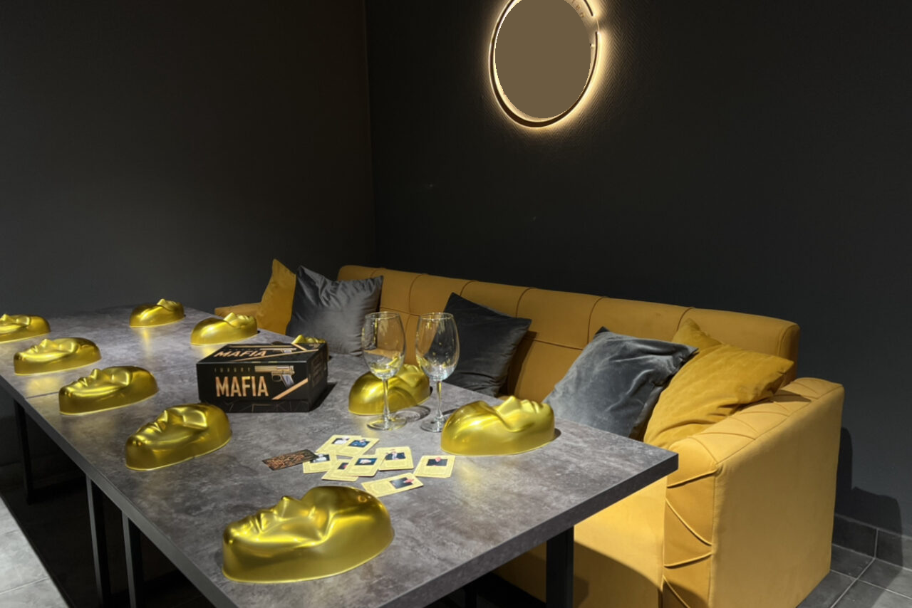 Арендовать Атмосферный зал с караоке