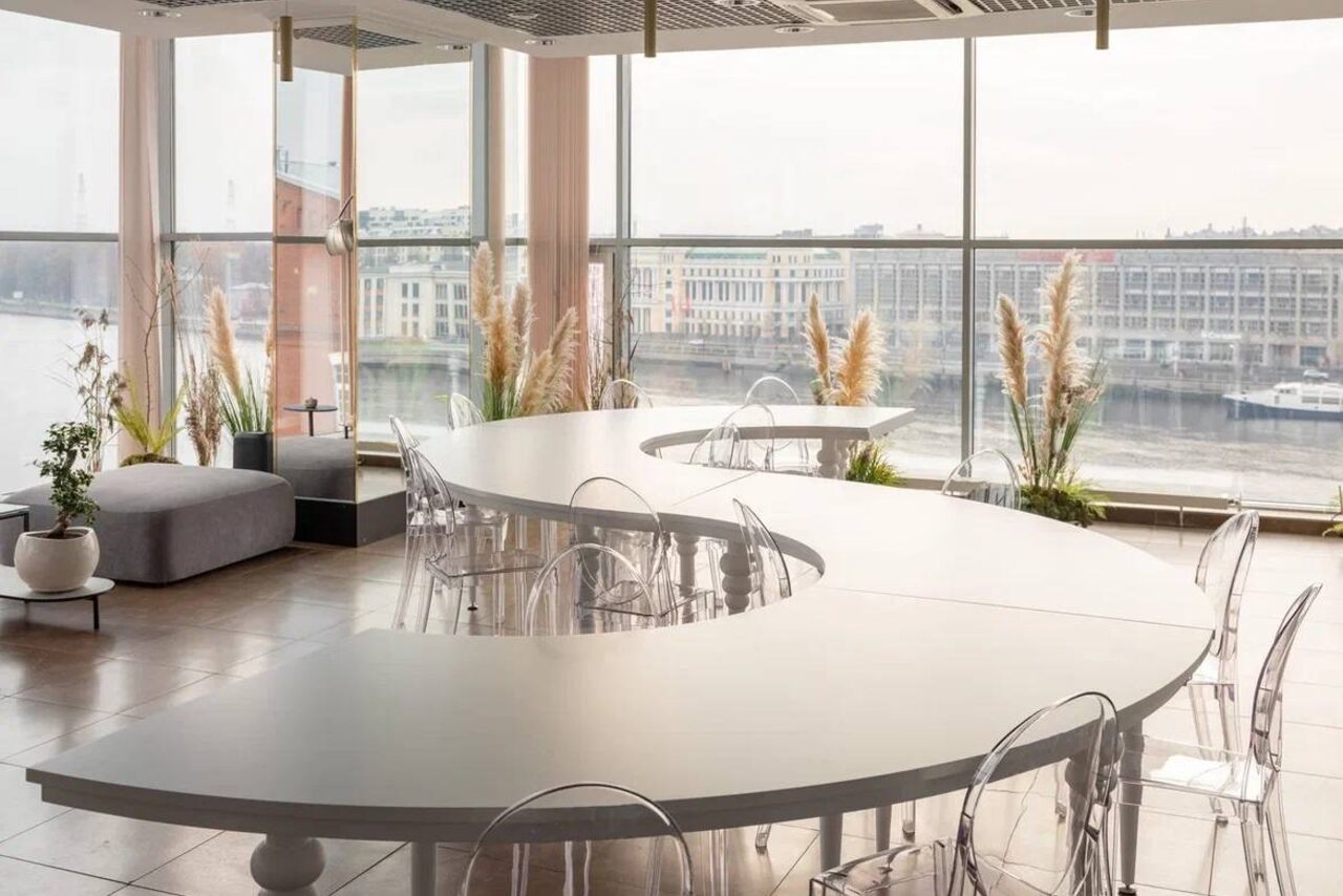 Арендовать Современное пространство с панорамным видом