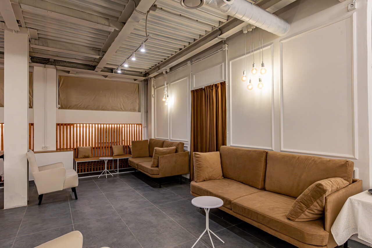 Арендовать Светлый зал с барной стойкой