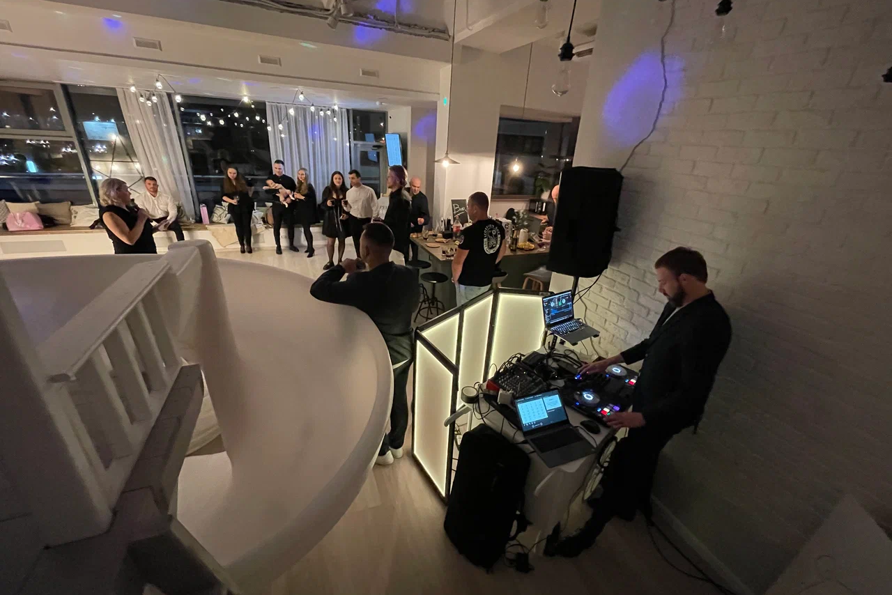 Арендовать Солнечный белый лофт 