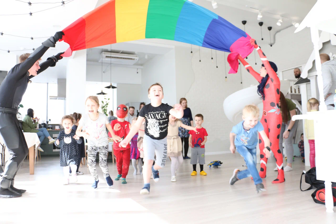 Арендовать Солнечный белый лофт 