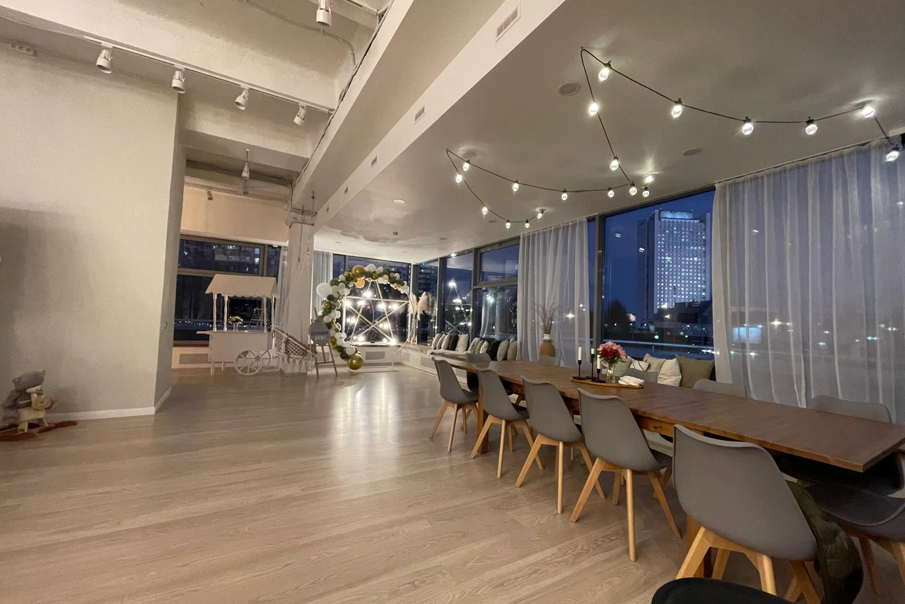 Арендовать Солнечный белый лофт 