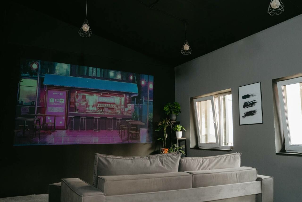 Арендовать Bright hall in loft style