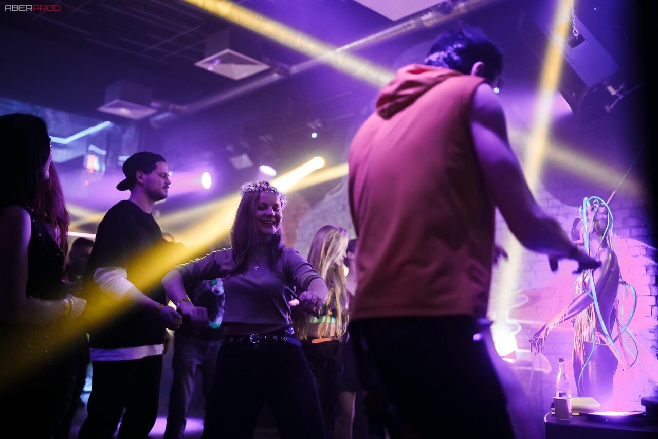 Арендовать BarFly. Просторный клубный лофт