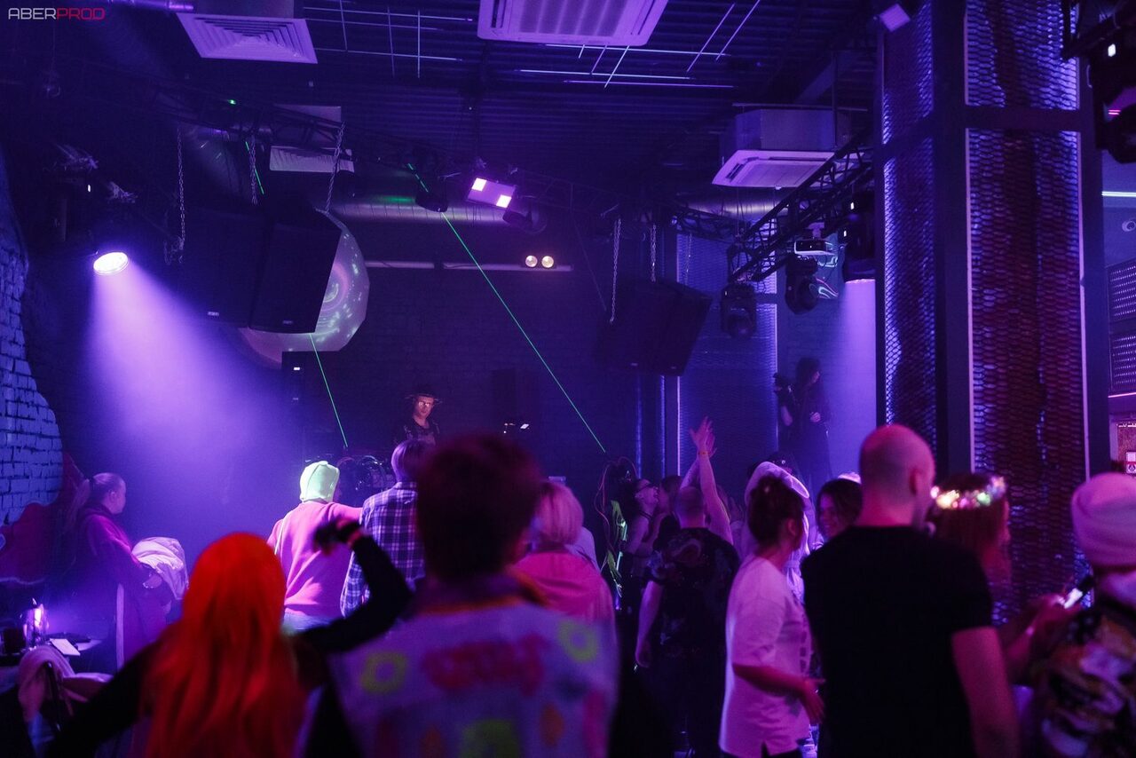 Арендовать BarFly. Просторный клубный лофт