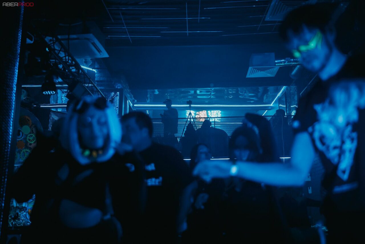 Арендовать BarFly. Просторный клубный лофт