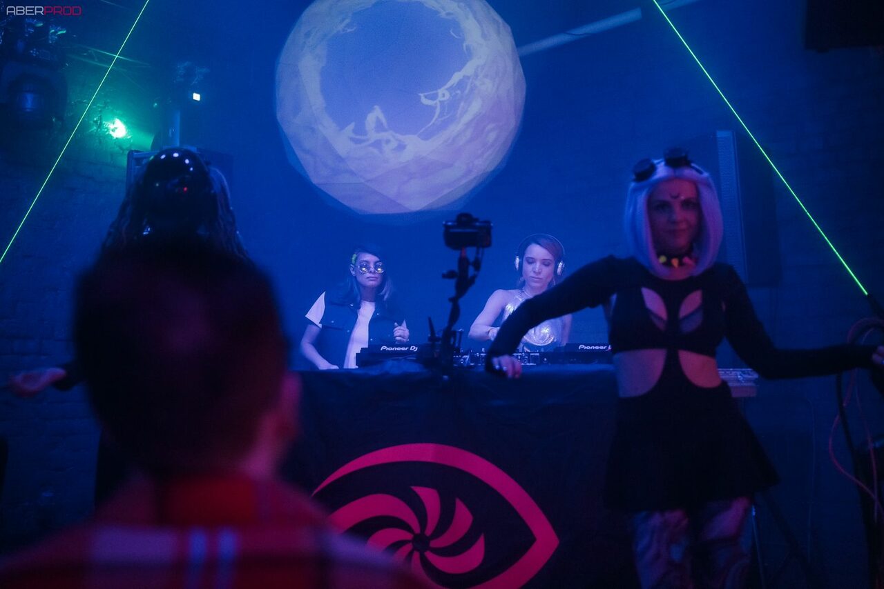 Арендовать BarFly. Просторный клубный лофт