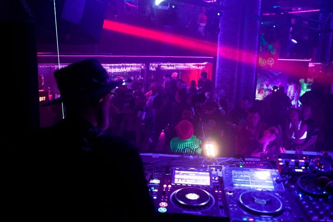 Арендовать BarFly. Просторный клубный лофт