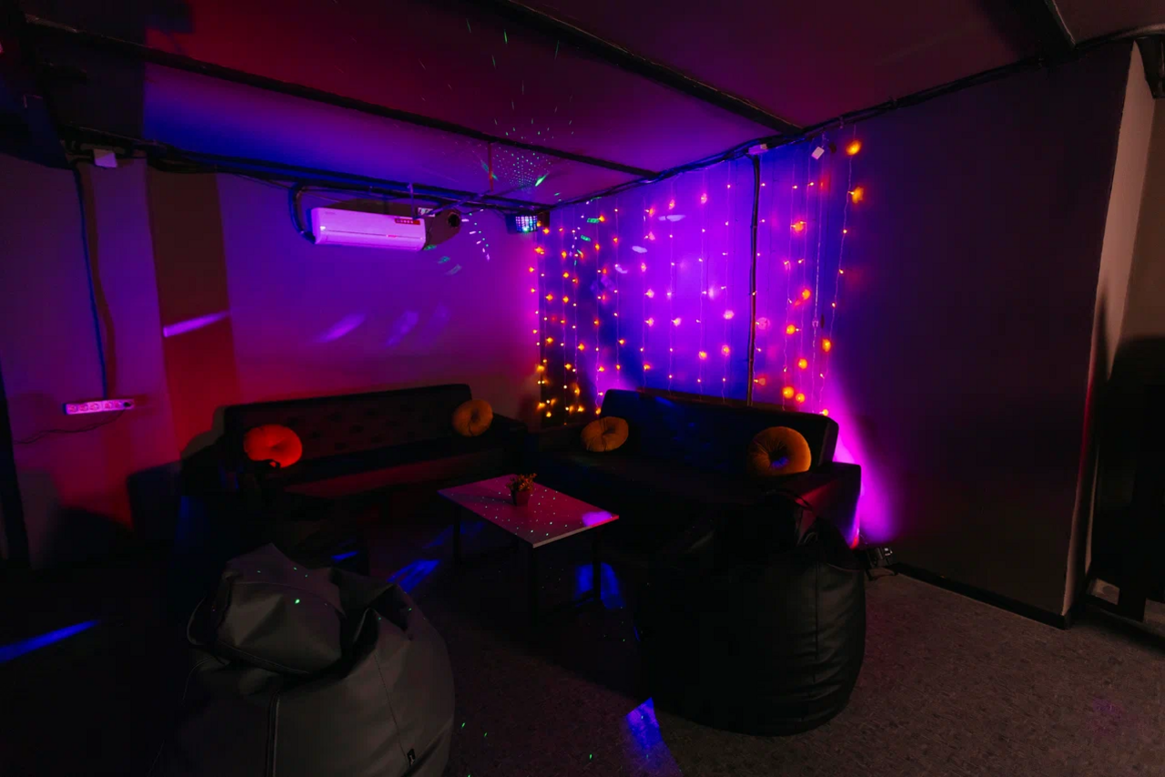 Арендовать Стильный тёмный лофт