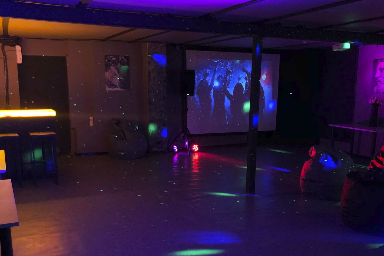 Арендовать Стильный тёмный лофт