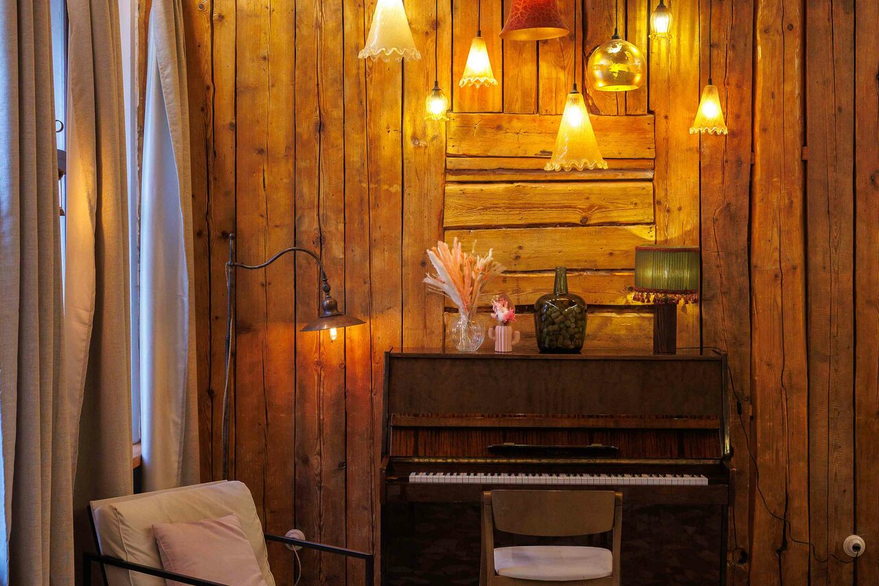 Арендовать Cozy hall in loft style