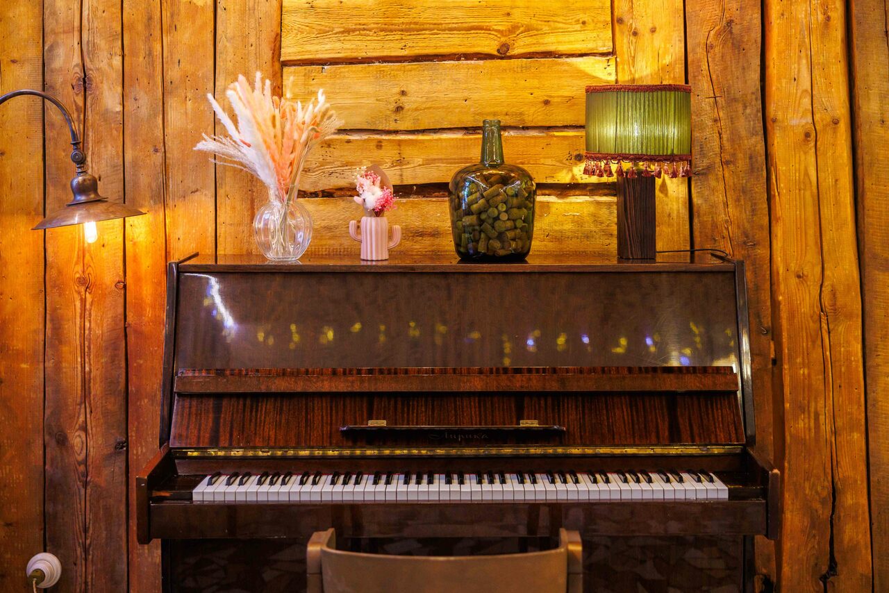 Арендовать Cozy hall in loft style